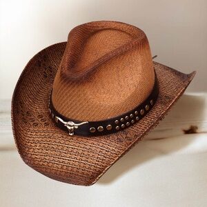 Brown Western Cowboy Hat with Bullhead Accent

UNISEX